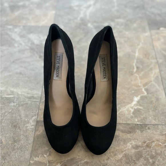 Black Heels - Picture 3 of 4